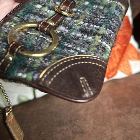 COACH Y2K WRISTLET GREEN TWEED MOHAIR NRASS BELTED DOG LEASH CLASP GOLD HANGTAG - Picture 9 of 14